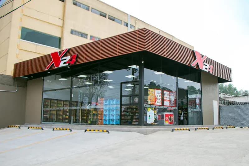 Fachada X24 esquinera