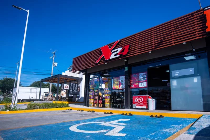 X24 fachada e interior