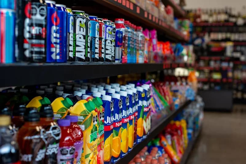 Fachada X24 nocturna